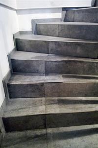 Fliesendesign Treppenaufgang - Nachher